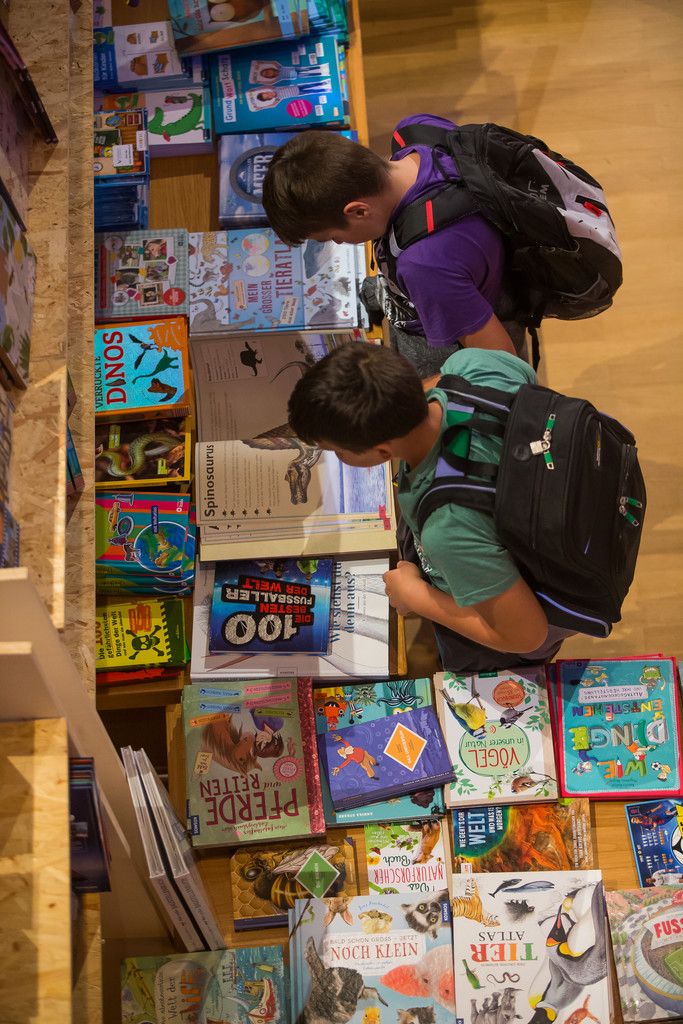 Sommerlektüre gefällig? Auf der Buch am Bach gibt es Tausende Kinder- und Jugendbücher aus den unterschiedlichsten Themengebieten.