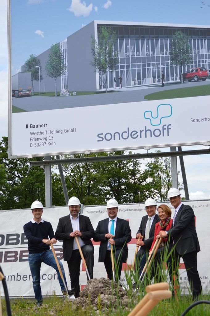 Sonderhoff feierte gestern den Spatenstich bei Sonnenschein.