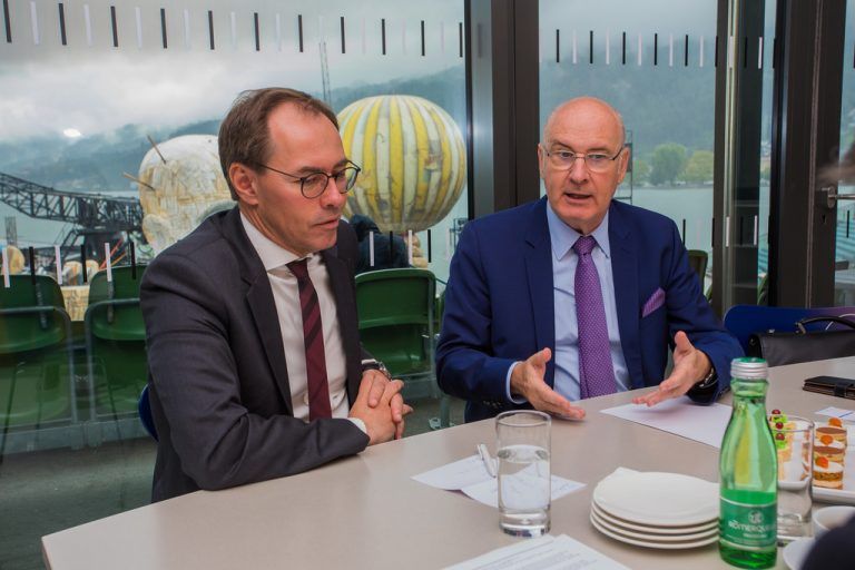 Steuer- und Wirtschaftsprüfer-Präsidenten Jürgen Reiner (l., Vbg.) und Klaus Hübner (Ö) appellieren an Politiker, den Reformkurs fortzusetzen.VN/Steuer