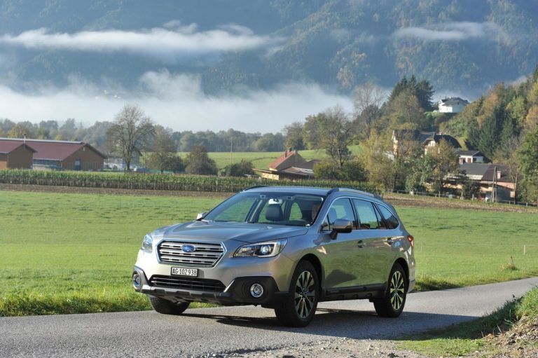 Subaru Outback: Der Allrad-Kombi offeriert 20 Zentimeter Bodenfreiheit sowie laufruhige und konsumgenügsame Antriebe.