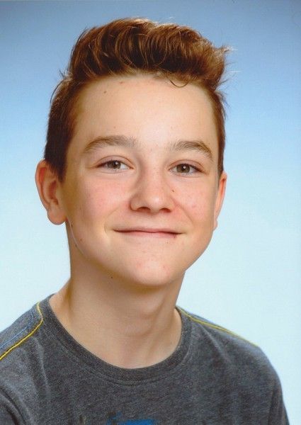 Tobias,12 JahreIm Theater habe ich schon einige Rollen gespielt. Meine Lieblingsrolle war ein unbegabter tollpatschiger Techniker, das war sehr lustig. Es macht mir unglaublich viel Spaß, lustige Rollen zu spielen. Ich mag es, das Publikum zum Lachen zu bringen.