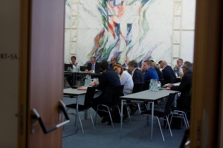 Türen zu: Der Hypo-U-Ausschuss findet unter Ausschluss der Öffentlichkeit statt. Foto: VN/Paulitsch