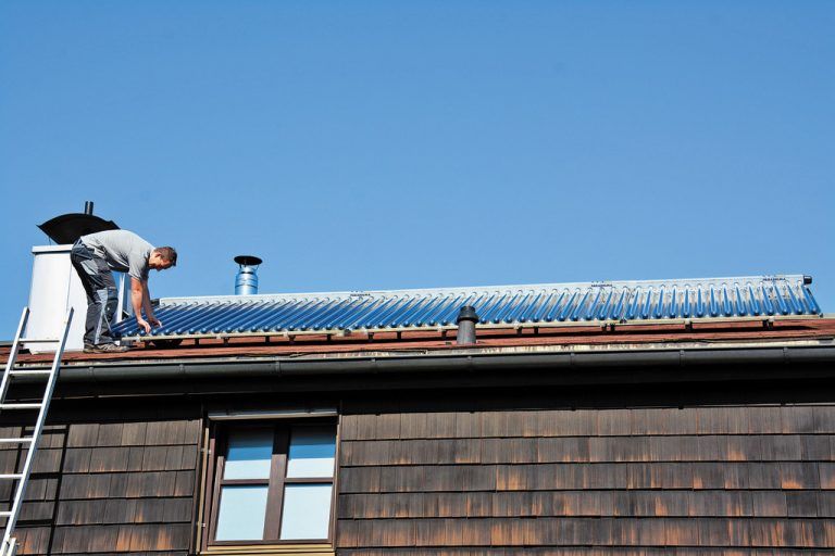 Unerkannte Mängel an der Anlage können zu deutlichen Energieeinbußen führen. Foto: AFP