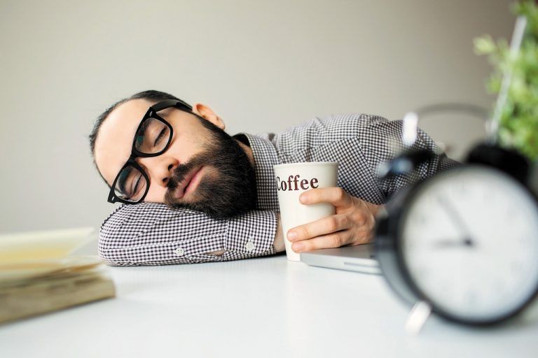 Unsere innere Uhr macht uns zu Nachteulen. Morgenstund’ hat deshalb nicht für jeden Gold im Mund.