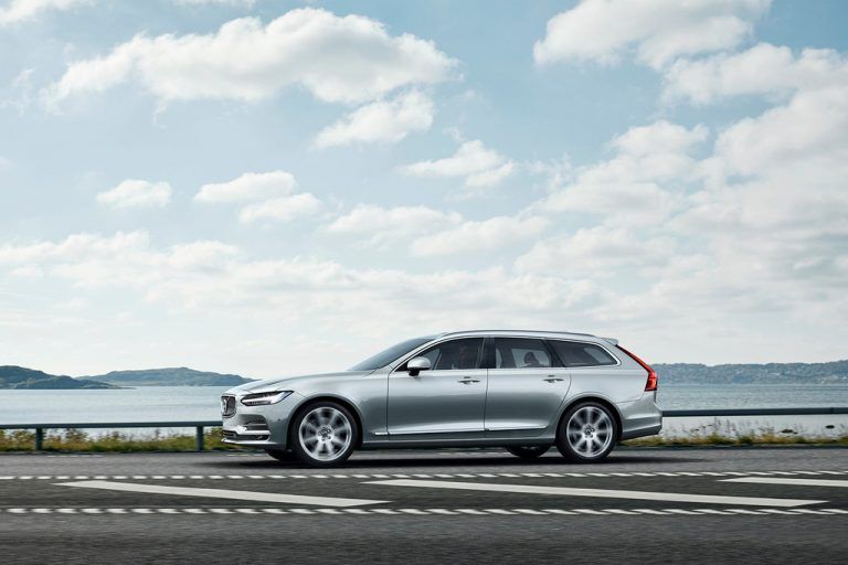 Volvo V90: Die Lader-Version des neuen S90 startet im Herbst. Spitzenmodell wird der Plug-in-Hybrid mit 407 PS sein.