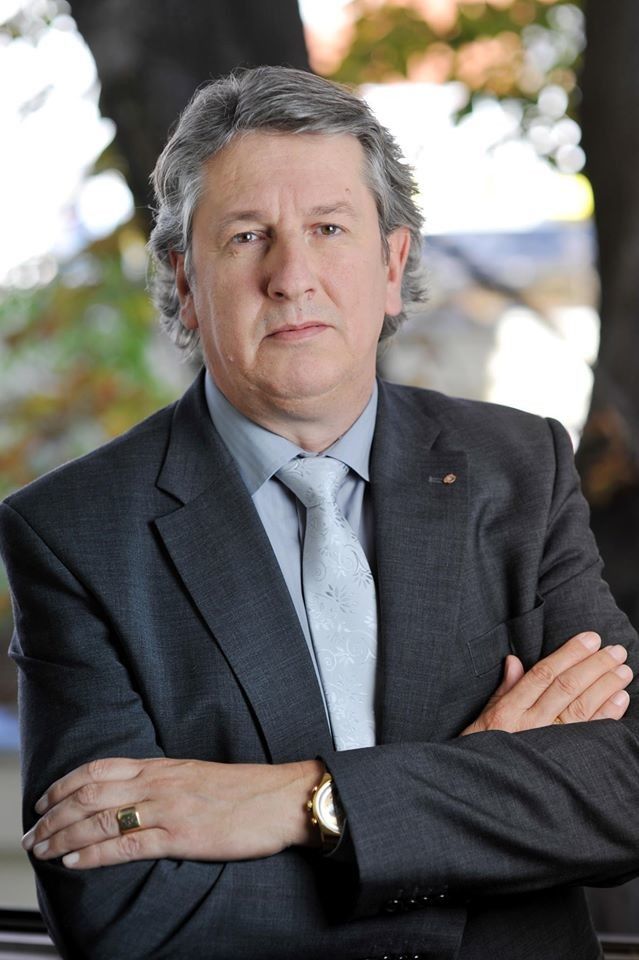 Wenn die beiden Kandidaten im Amt genauso angriffig sind wie bei der Diskussion der Bundesländer-Tageszeitungen, dann stehen uns innenpolitisch turbulente Zeiten bevor. 
               Mario Zenhäusern, TT