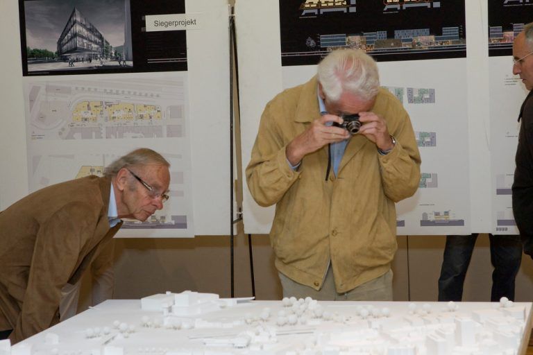 2010 studierten diese Herren das Projekt sehr genau.  Foto: VN/Paulitsch