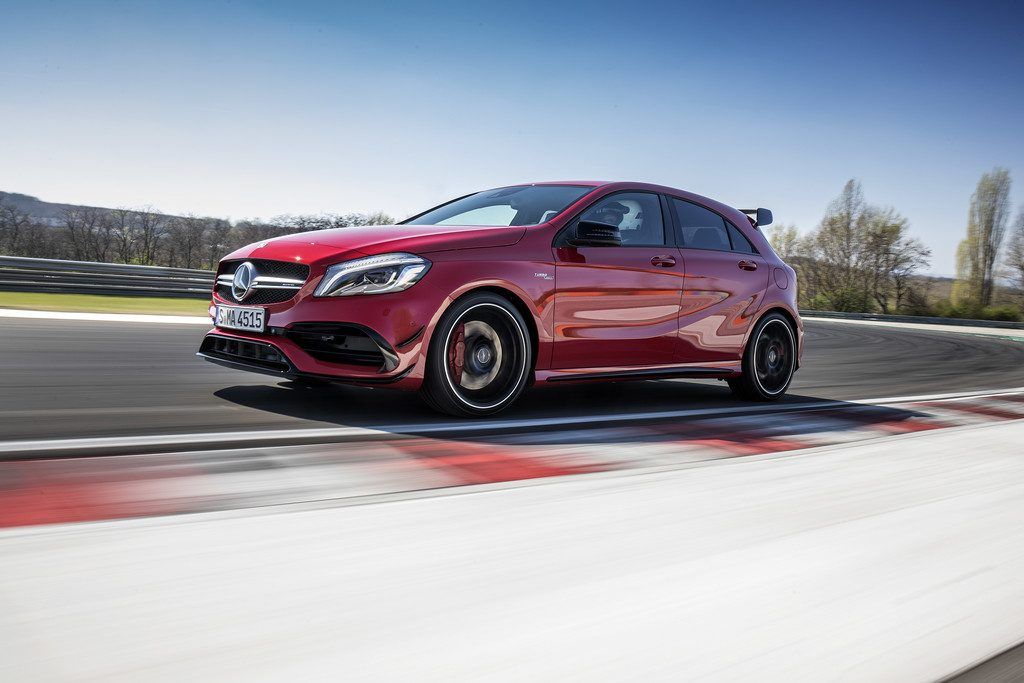 Mercedes auf der Überholspur: Die kompakten Modelle als Türöffner zu neuen Kunden.