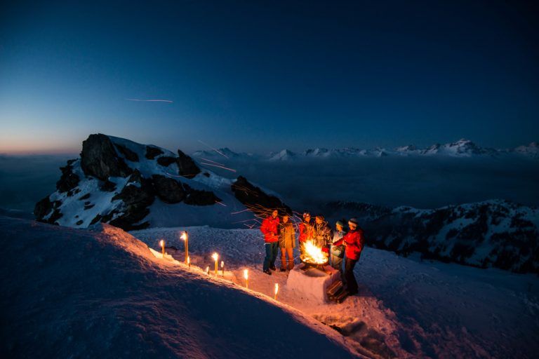 Abenteuer Iglu NachtErstmals kann man in diesem Winter im Montafon in kuschelige Schafffelle eingepackt in einem Iglu übernachten. Und das auf 2300 Metern Höhe. Fackelwanderung, Glühwein, Käse­fondue und Frühstück inklusive.