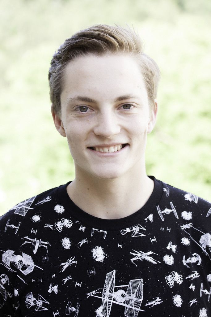 Adrian ZerlauthDurch die Alpinale konnte ich meine Leidenschaft für den Film entwickeln. Ich engagiere mich, weil ich meine Begeisterung für das Medium mit den Menschen in Vorarlberg teilen möchte und hoffe, sie bei anderen ebenfalls entfachen zu können.
