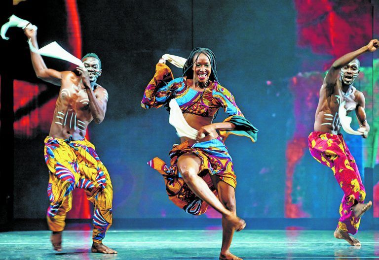 „Afrika! Afrika!“ zeigt die künstlerische Gegenwart genauso wie das traditionsreiche Erbe Afrikas. Foto: suzy stéckl