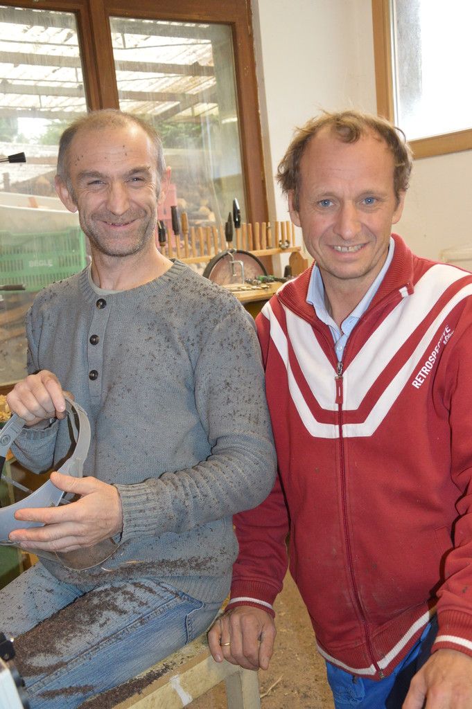 Alexander Raggl (l.) und Thomas Andreatta bei der Arbeit.