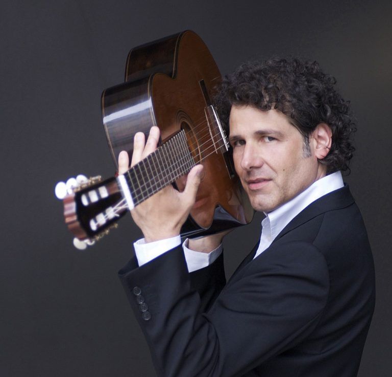 Alexander Swete beschließt mit den besten Studenten seiner Klasse den Zyklus „Gitarre amBach 2017/18“.
nancy horowitz