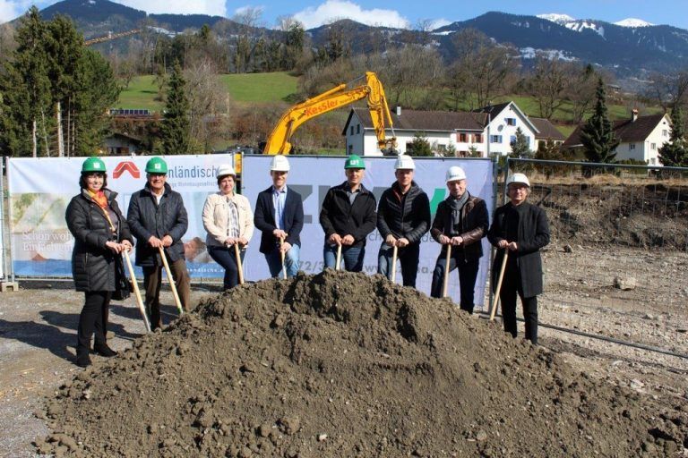Alexandra Schalegg, Ing. Wilhelm Muzyczyn, Bgm. Gabi Mähr, Claudio Kohler (ZIMA), Gerald Lussnig, (Dobler), Andreas Vonier (ZIMA), Architekten DI Christian Zottele und DI Markus Mallin.