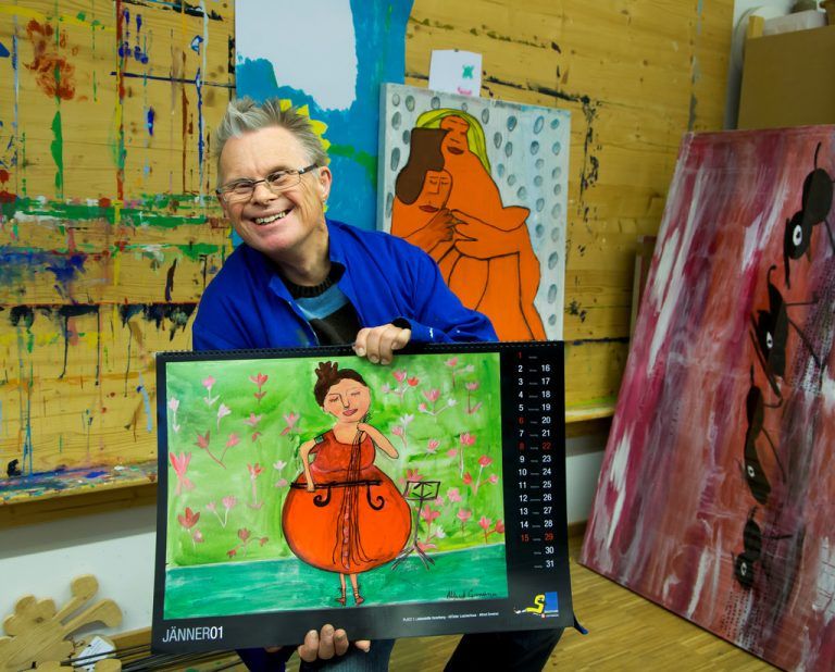 Alfred Gmeiner weiß sich und sein Kunstwerk schon ganz gekonnt in Szene zu setzen. Foto: vn/paulitsch
