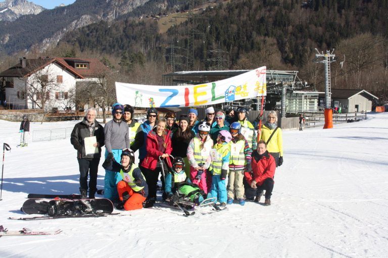 Alle Teilnehmer der aks-Skiwoche im Montafon kamen letztlich wohlbehalten im Ziel an. Foto: aks gesundheit