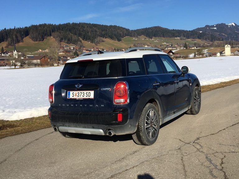 Allradantrieb und sportlicher Fahrcharakter.