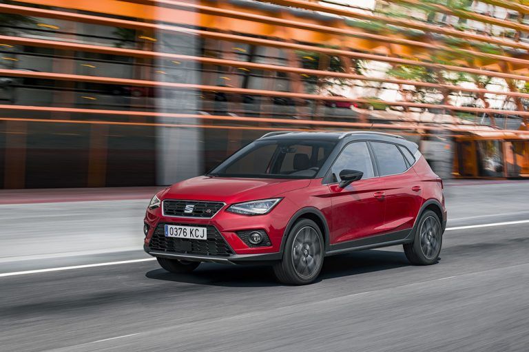Als erste Marke im VW-Konzern startete Seat im Segment der subkompakten SUV. Der Arona basiert auf der Plattform des Ibiza. Er kann – vorerst – 95 oder 115PS haben, und er kostet ab 16.990 Euro.
