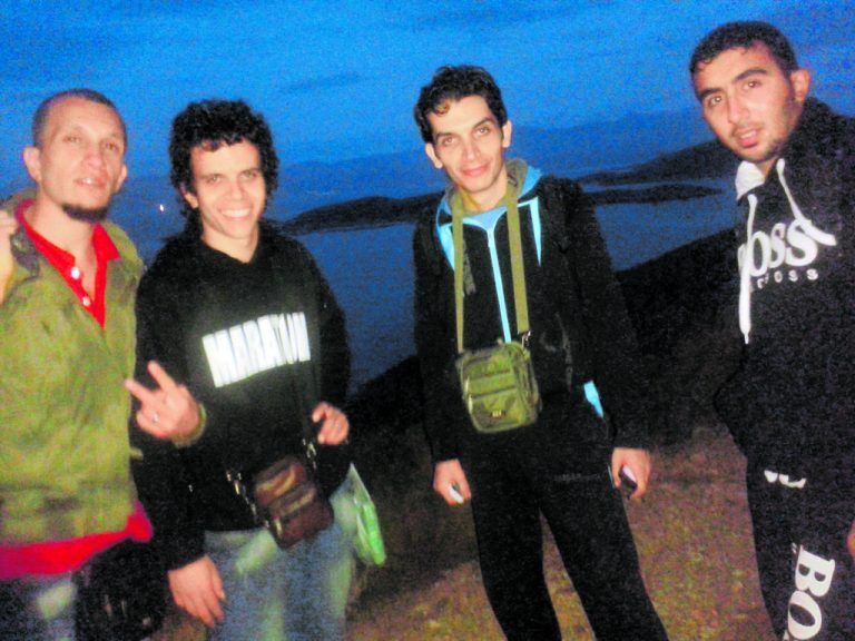 Am 8. September 2014 erreicht Louay mit seinen Freunden nach einer gefährlichen Bootsfahrt die griechische Insel Chios. Privat, VN/Paulitsch