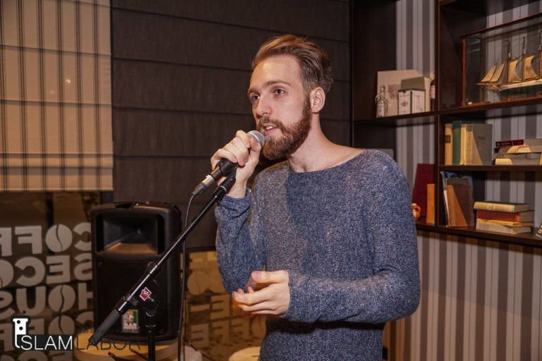 Am heutigen Samstag kämpfen acht Poetry-Slammer in Götzis um den ersten Slam-Ambach-Preis. Foto: Slamlabor