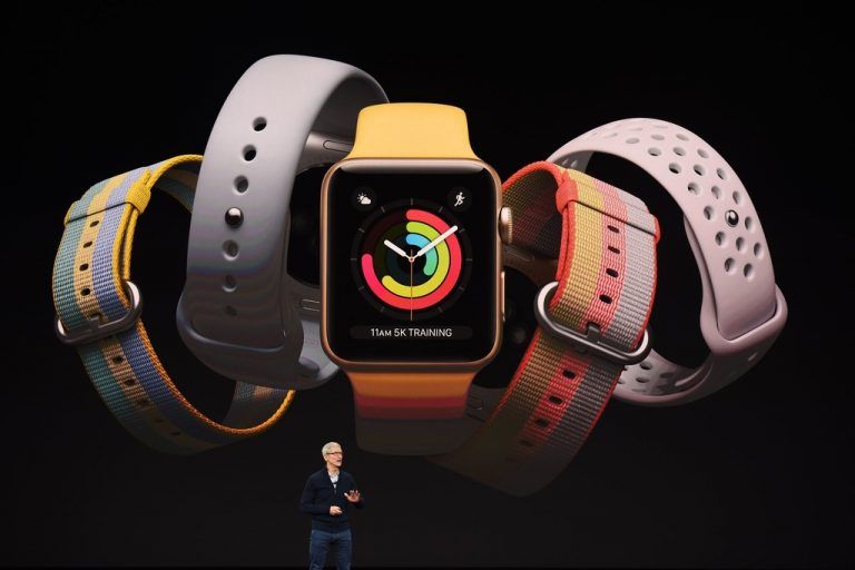 Apple-Chef Tim Cook präsentierte im neuen Steve-Jobs-Theater die weiterentwickelte Apple Watch. Reuters