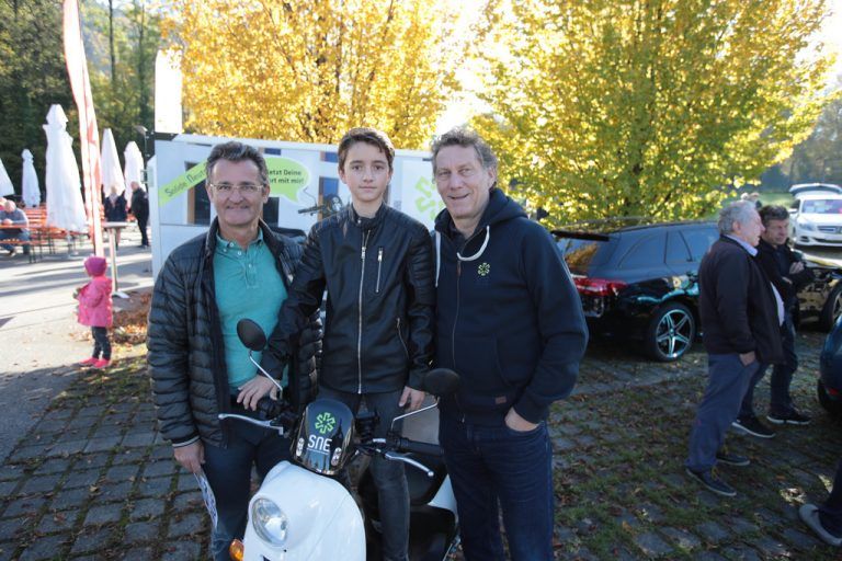 Architekt Dieter Gross, Sohn Pius und Markus Schnetzer (SNE eMobility).