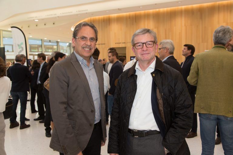 Armin Längle (l.) im Gespräch mit Alexander Stroppa, Geschäftsführer Hilti & Jehle.