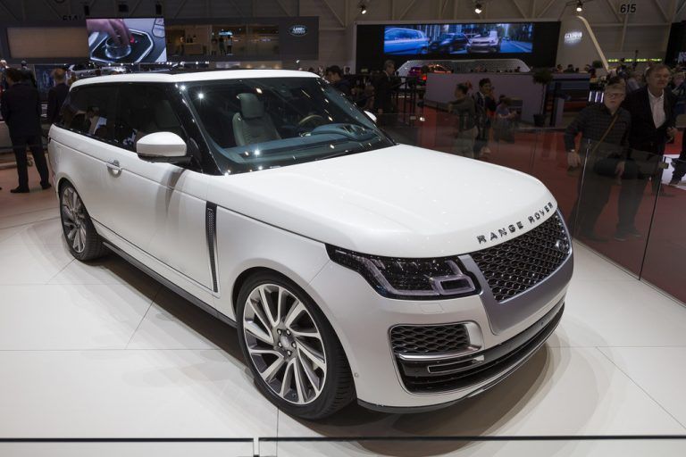 Auf 999 Exemplare limitiert: das Range Rover SV Coupé ist eine Hommage an das 1970 vorgestellte Ur-Modell.