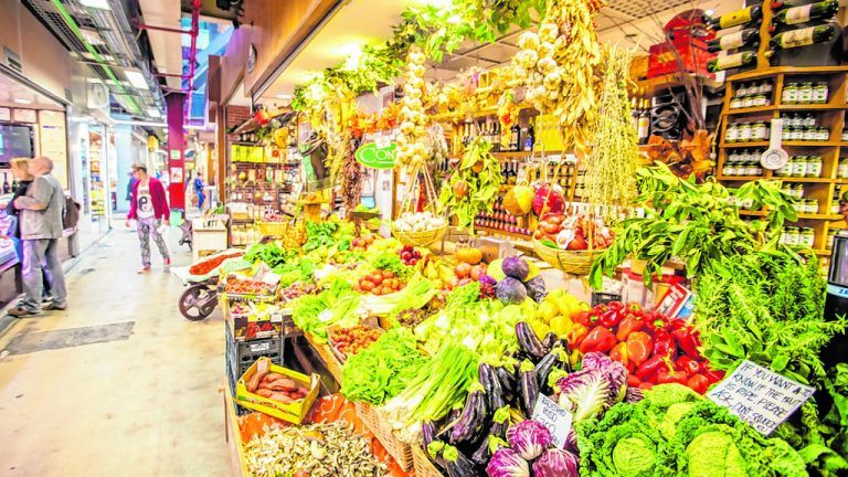 Auf dem Zentralmarkt in Florenz gibt es so gut wie alle Lebensmittel zu kaufen.Fotos: shutterstock