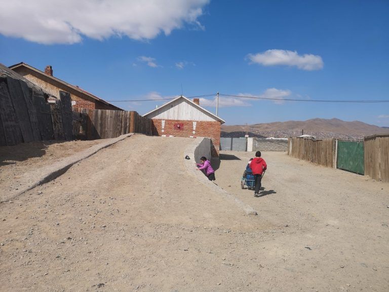 Auf diesem Platz nördlich der mongolischen Hauptstadt werden in Kürze die ersten Straßenleuchten der Zumtobel Group installiert. zumtobel