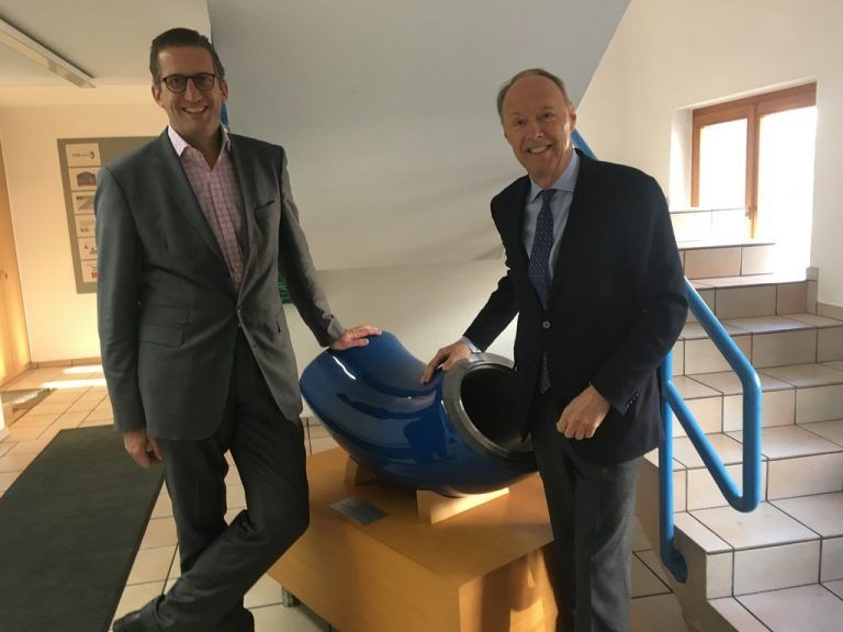 Aufsichtsrat und Miteigentümer Stephan Zöchling (l.) und Aufsichtsratsvorsitzender Wolfgang Ruttensdorfer setzen auf Fittings aus Schlins.Sca