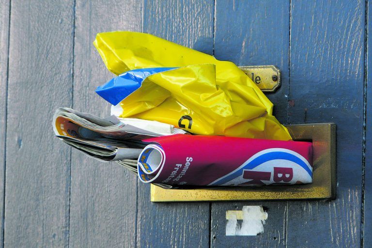 Ausgeflogen. Quillt der Briefkasten über, schätzen das Einbrecher als Hinweis darauf, dass die Hausbewohner ausgeflogen sind. Fotos: Atrium, Thomas Max Müller_pixelio.de, Shutterstock