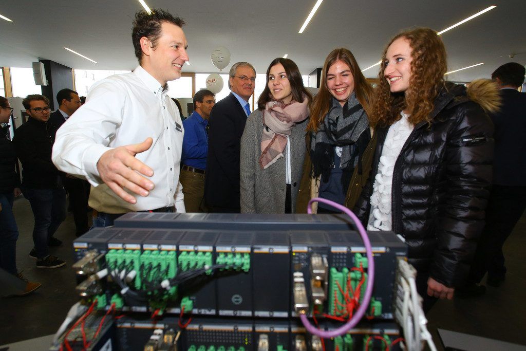 Firmen fischen im selben Teich