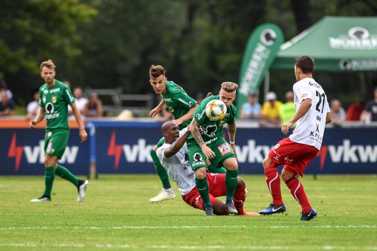 Austria-Lustenau-Neuzugang Thomas Mayer (Mitte) war mit einem Treffer und einem Assist der Mann des Spiels im ersten Ländle-Derby in der 2. Liga.Gepa
