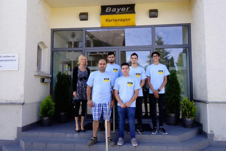 Bayer kartonagen Fünf neue Lehrlinge beginnen ihre Ausbildung zum Verpackungstechniker und Drucktechniker beim Spezialisten für Verpackungen aus Karton und kaschierter Wellpappe in Lustenau.