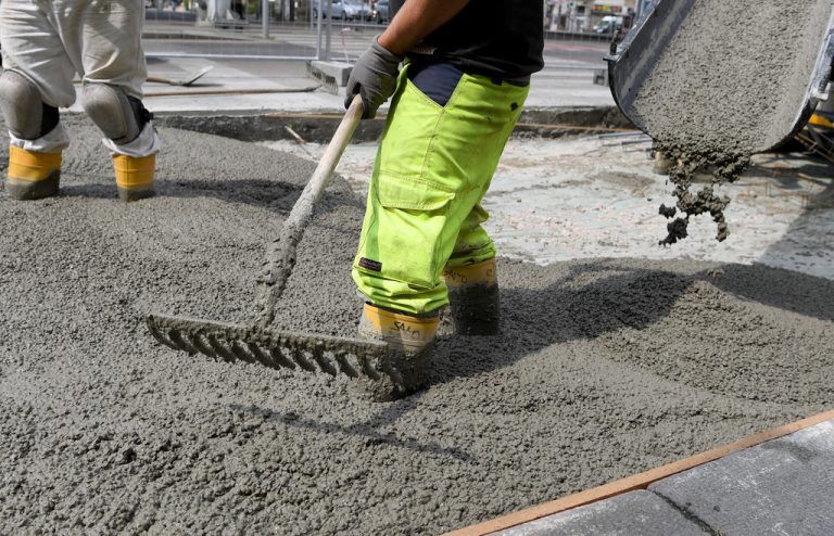 Bei 40 Prozent der ausländischen Firmen, die auf österreichischen Baustellen arbeiten, liegt ein Verdacht auf Unterentlohnung vor. APA