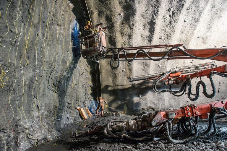 Beim Bau fallen 17 Millionen Kubikmeter Gesteinsschutt an, das entspricht fast sieben Cheops-Pyramiden. BBT