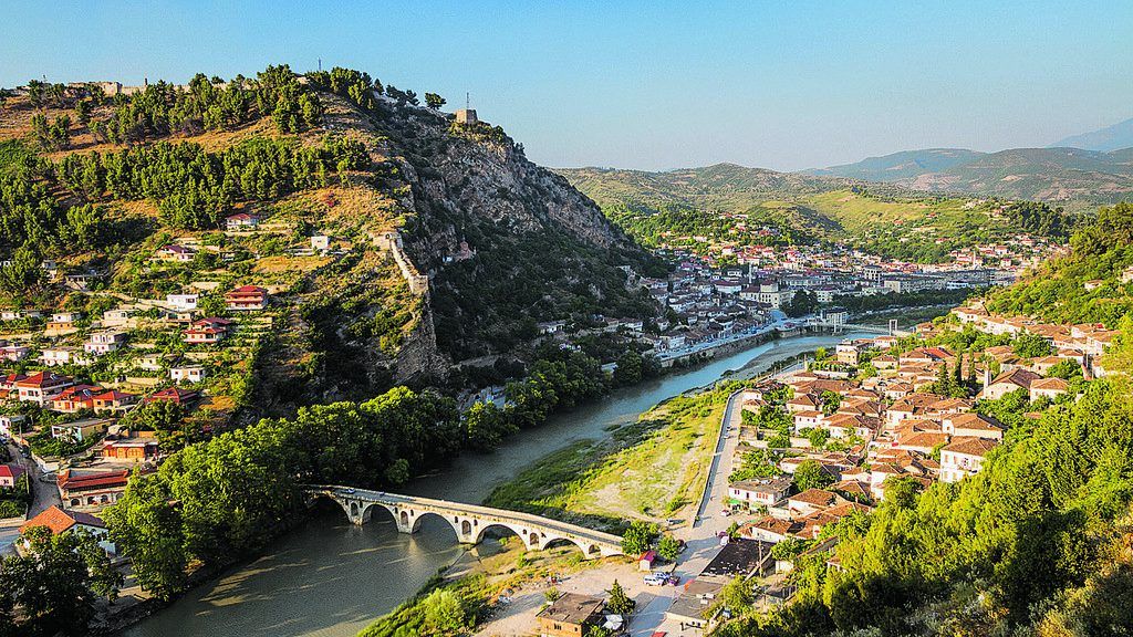 Berat: Die Stadt der 1000 Fenster