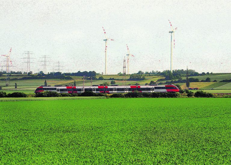 Bereits 92 Prozent des Bahnstroms stammen aus erneuerbaren Energieträgern wie Wasser, Wind und Sonne. ÖBB