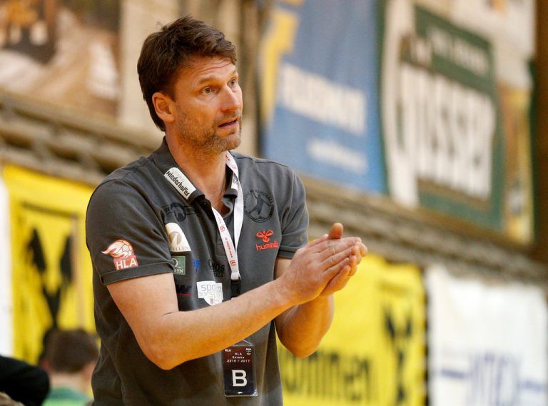 Beten muss Bregenz-Coach Robert Hedin nicht, sein Team muss nur Bruck schlagen, um zu feiern. Foto: gepa