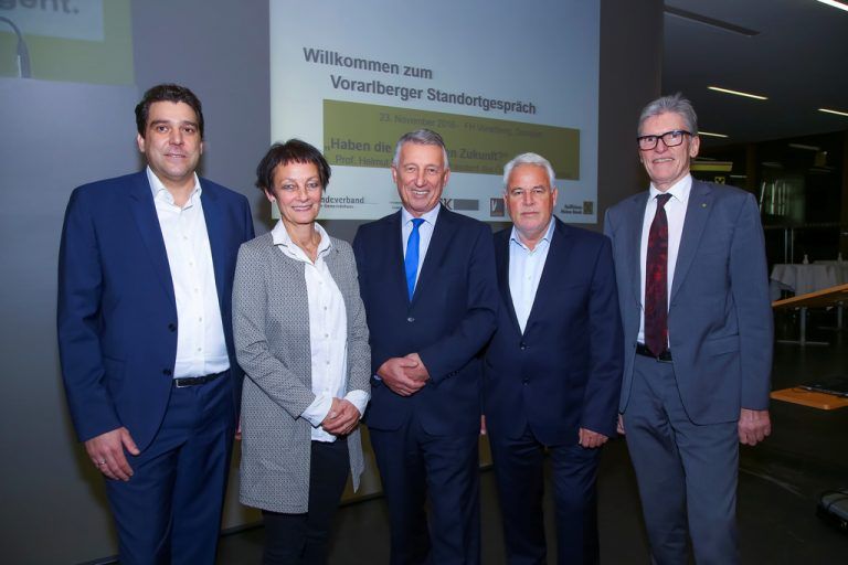 Bgm. Harald Köhlmeier, FH-Rektorin Tanja Eiselen, Prof. Helmut Mödlhammer, Gerald Mathis (ISK) und Wilfried Hopfner, Raika-Vorstand.