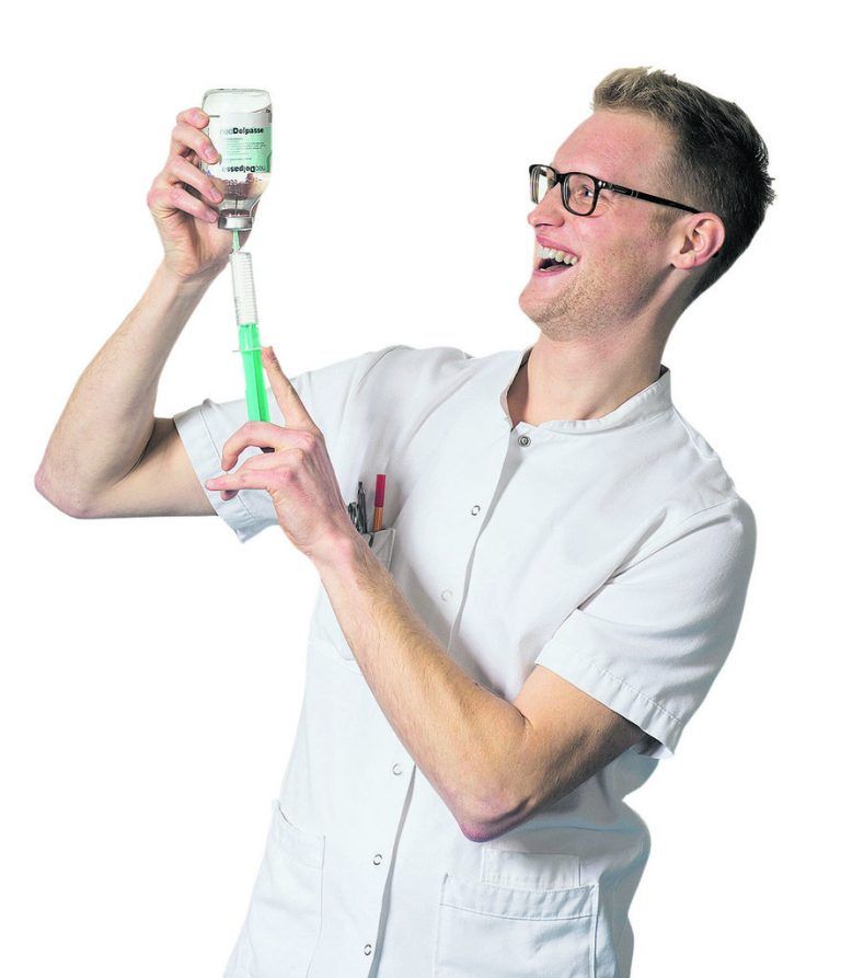 Bilder wie dieses sollen positive Stimmung für die neuen Pflegeausbildungen wie jene zum Fachassistenten machen.  
               Foto: khbg