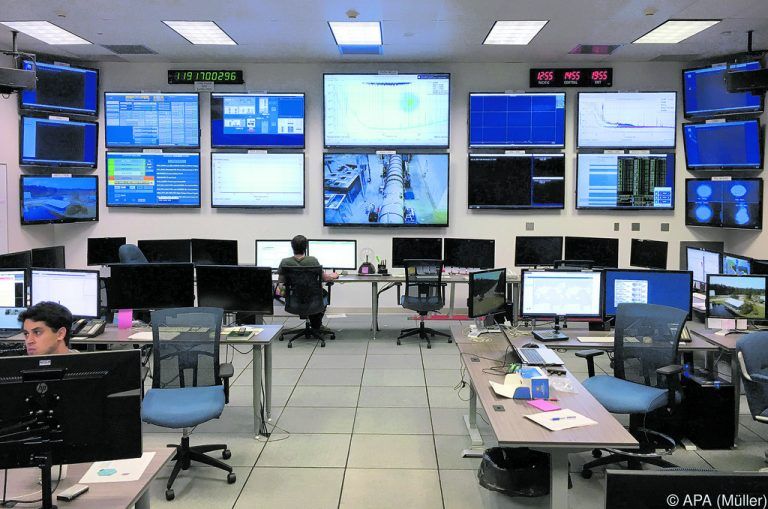 Blick in den Kontrollraum des Gravitationswellenobservatoriums LIGO. APA