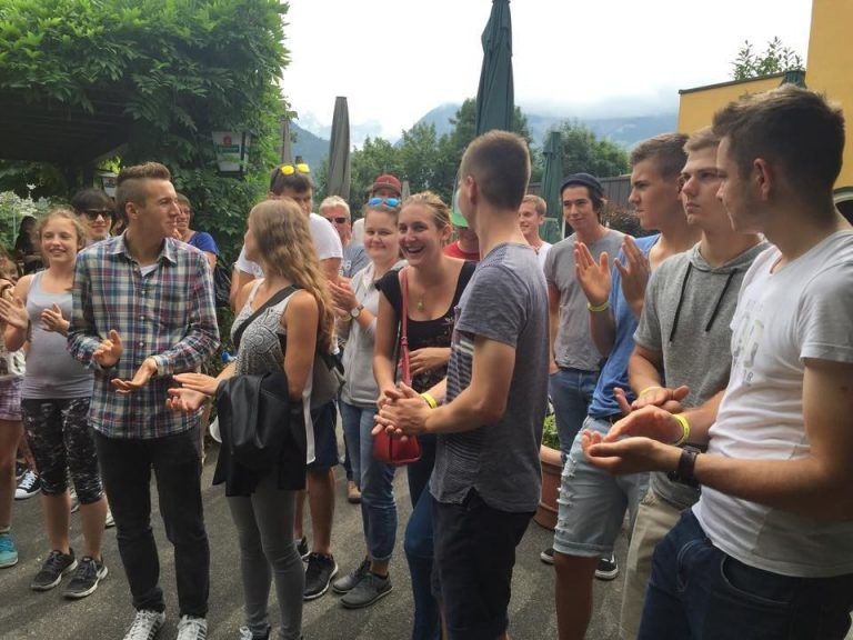 Bludenz Rally
            
              Plan B – Verein für junge Erwachsene 
            Mittels der Handy-App „Actionbound“ erkundeten Jugendliche und junge Erwachsene Denkmäler und Sehenswürdigkeiten der Stadt Bludenz. Die App zeigte den Jugendlichen, welche Orte es in der Stadt zu entdecken gibt und vermittelte gleichzeitig Wissen.