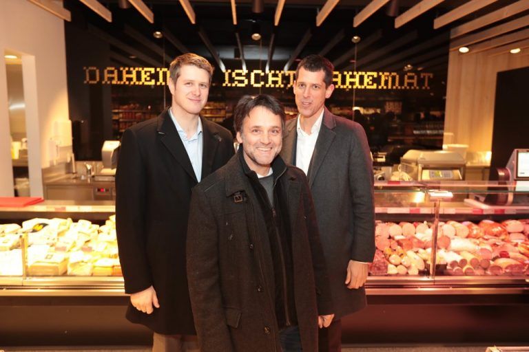 Bürgermeister Josef Lechthaler (l.) mit Amtskollege Thomas Zudrell und Sebastian Mölk. Fotos: AME