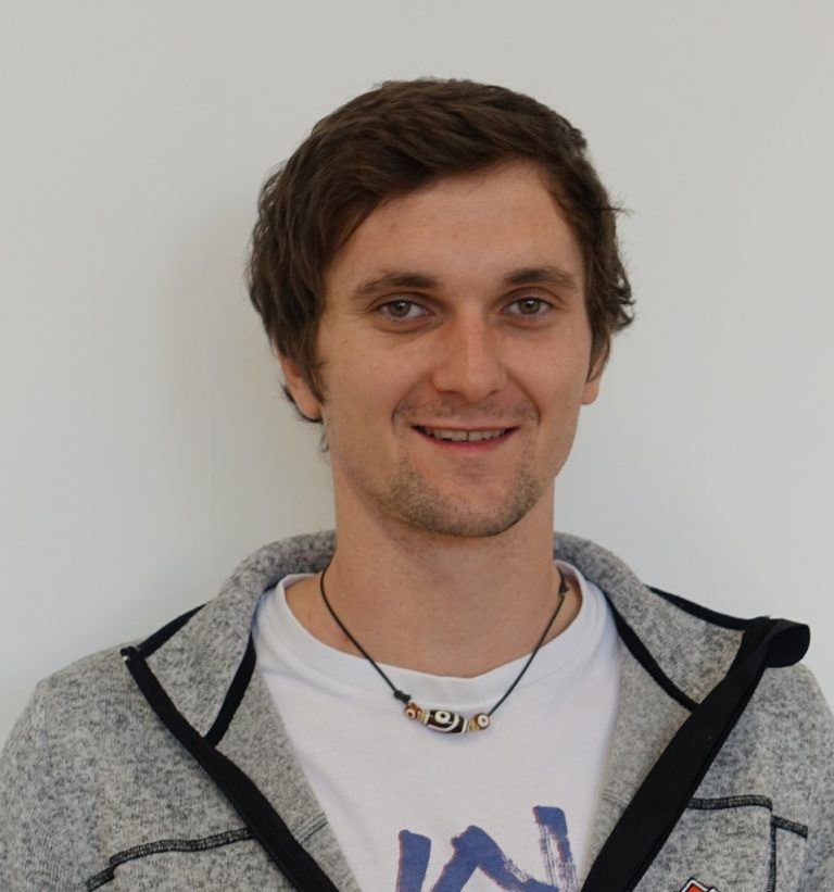 Christoph Kasper,25, Heizungs-/SanitärinstallateurIch war vorher in einer anderen Branche tätig und mich interessiert der Maschinenbau und im Speziellen die Automatisierungstechnik. Mein Bruder ist Absolvent der HTL Bregenz und hat danach sehr viele gute Jobangebote erhalten. Mir stehen nach der Matura alle Türen offen und damit bieten sich für mich viele neue berufliche Möglichkeiten.