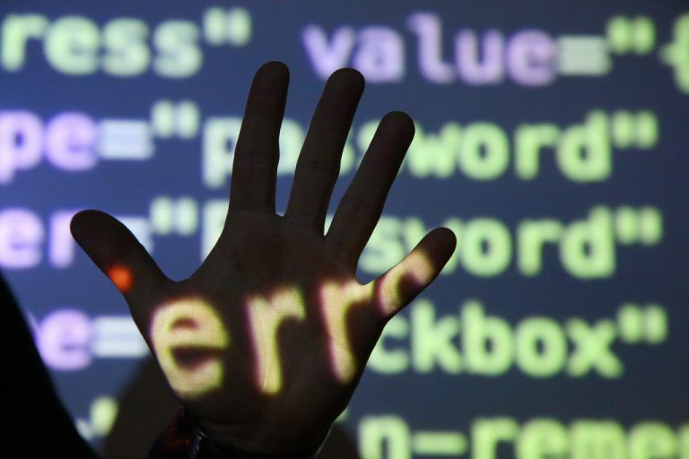 Cyberkriminalität wird zu einem Problem für Firmen wie private Nutzer. Versicherungen haben deshalb inzwischen individuelle Schutzpakete geschnürt.  VN/HB