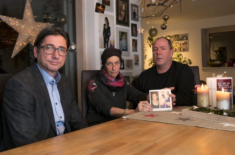 Daniela Nesensohn und ihr Mann Walter (r.) mit ihrem Anwalt Stefan Denifl. Stiplovsek