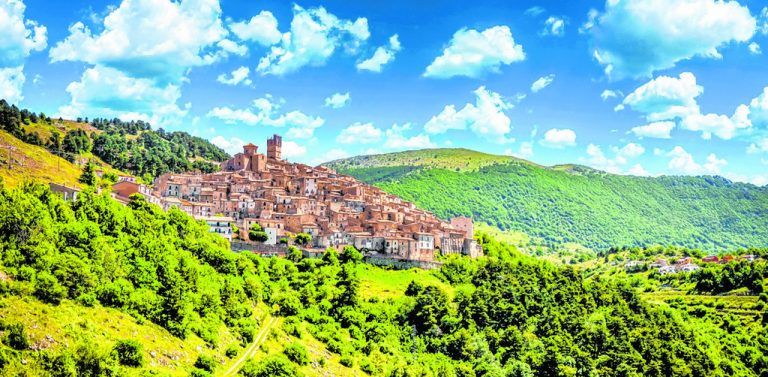 Das Dorf Castel del Monte liegt im Nationalpark Gran Sasso und Monti della Laga.