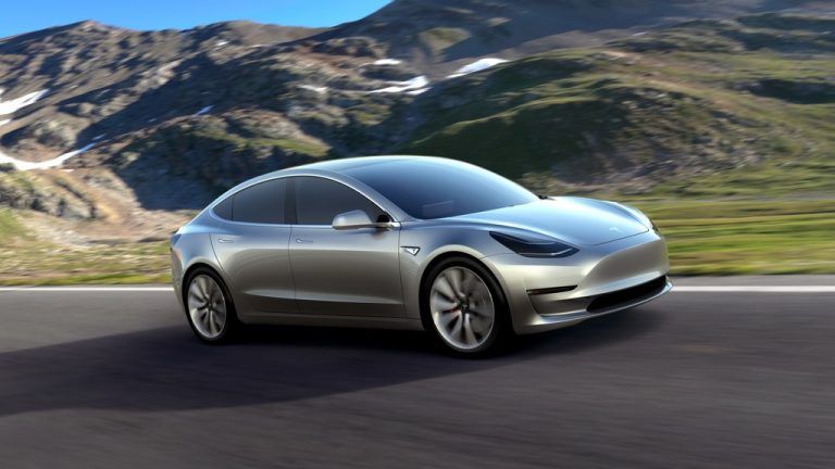 Das etwa 40.000 Euro teure Model 3 von tesla könnte in der zweiten Jahreshälfte auch nach Europa kommen, ab da haben die Amerikaner eine Auslieferung ins Ausland versprochen.